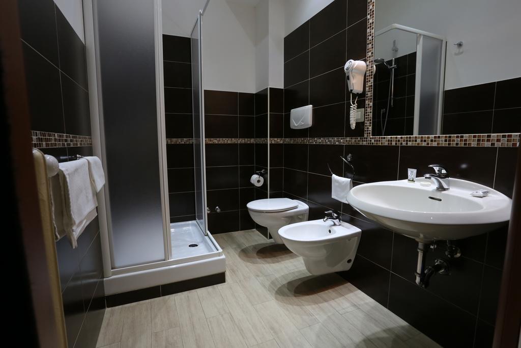 Single Room,706126321:JPEG